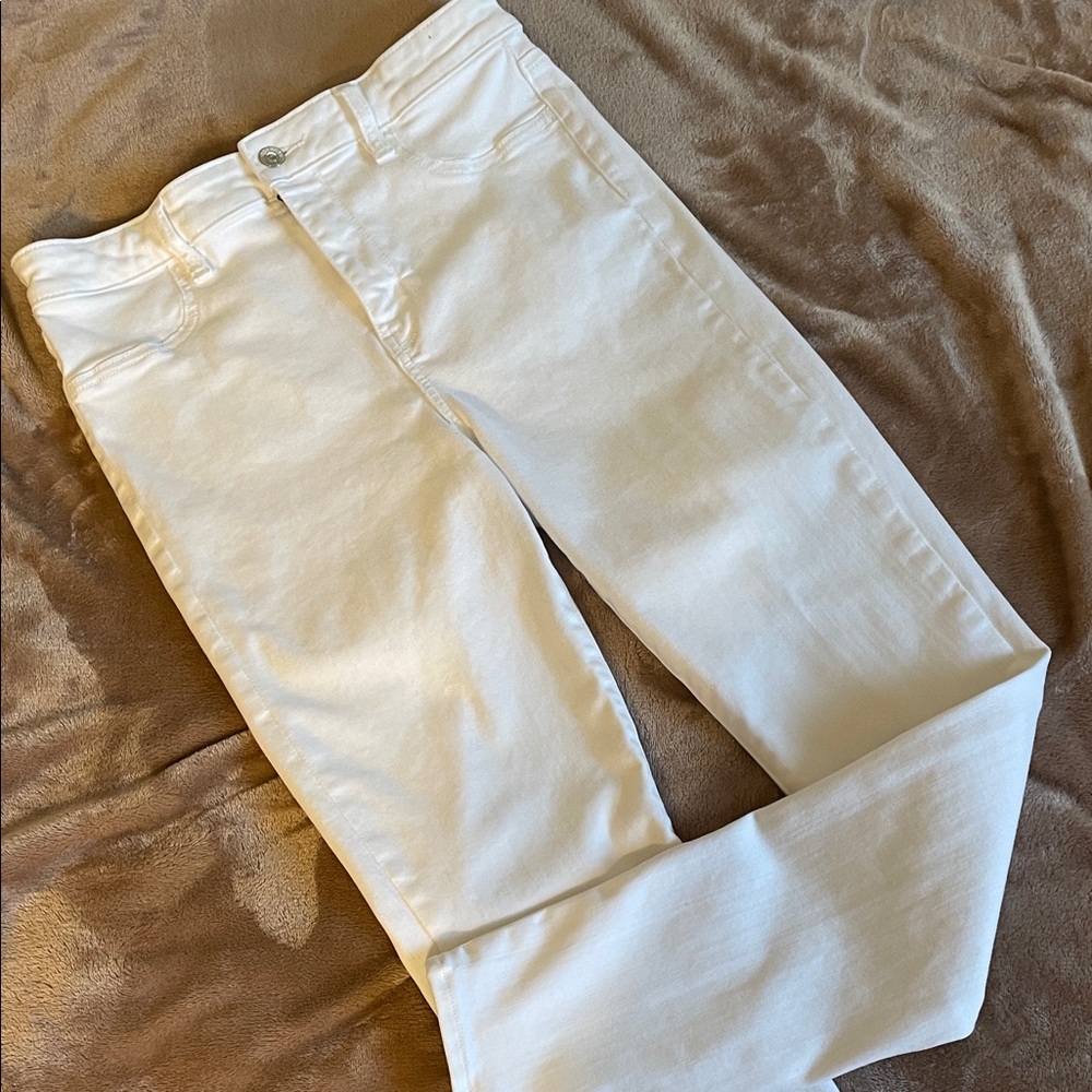 American Eagle Outfitters Women's white high-rise, skinny Leg Jeans